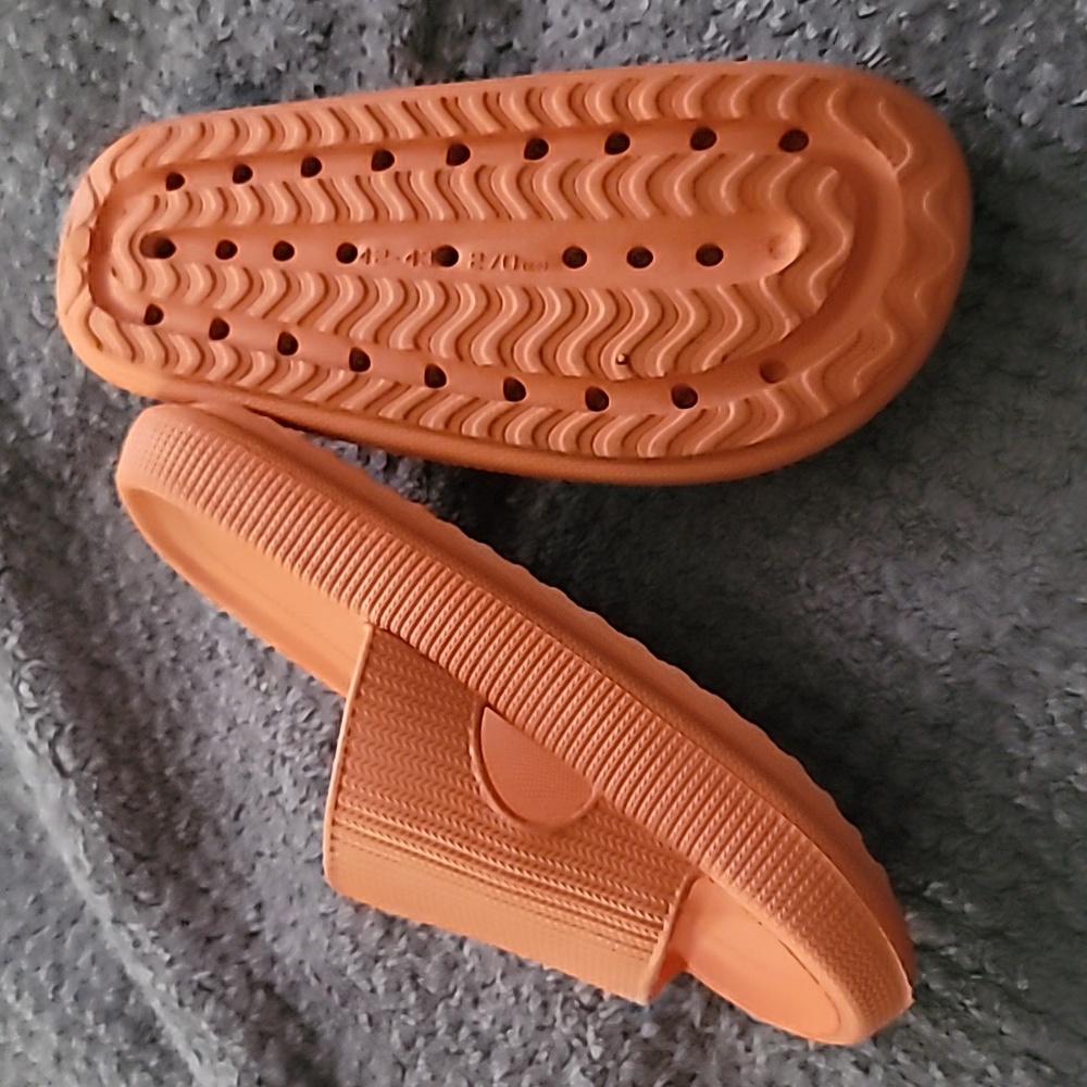 Pool sandles - Picture 3 of 3